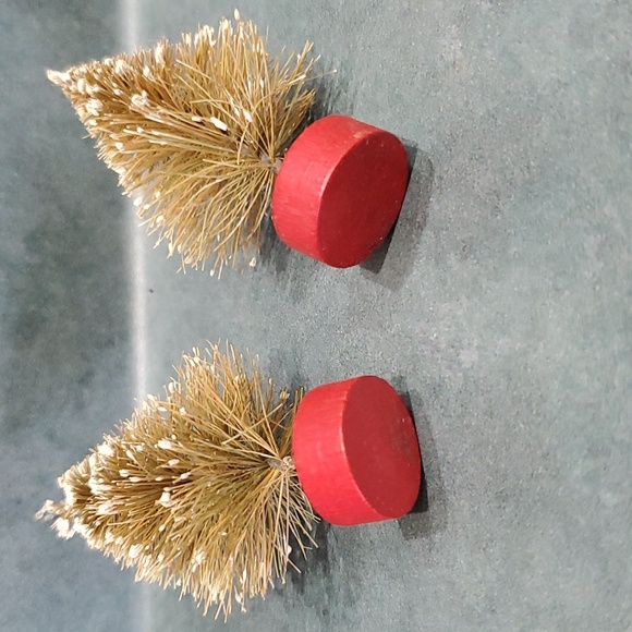 Vintage Christmas Lot - 3 deer (HK), 2 trees, tinsel ball ornament (W. Germany) - Picture 5 of 12